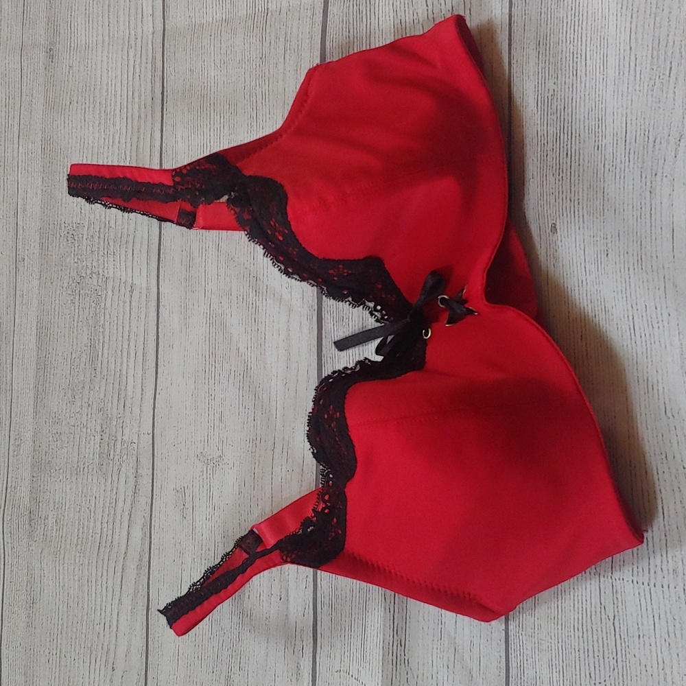 FREDRICK'S OF HOLLYWOOD LACE AND CORSET STYLE BRA